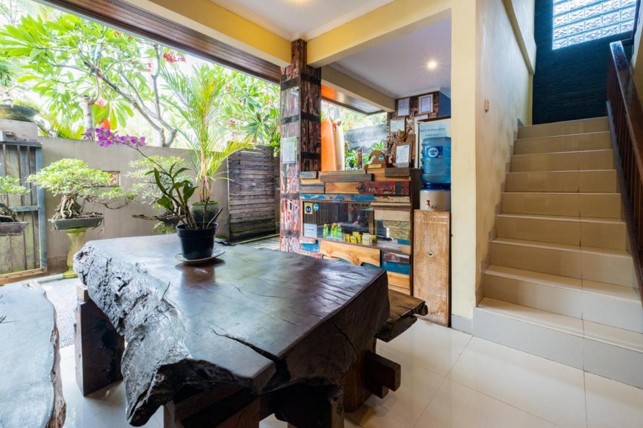 Hotel The Point Surfcamp Bali à Pulukan Extérieur photo