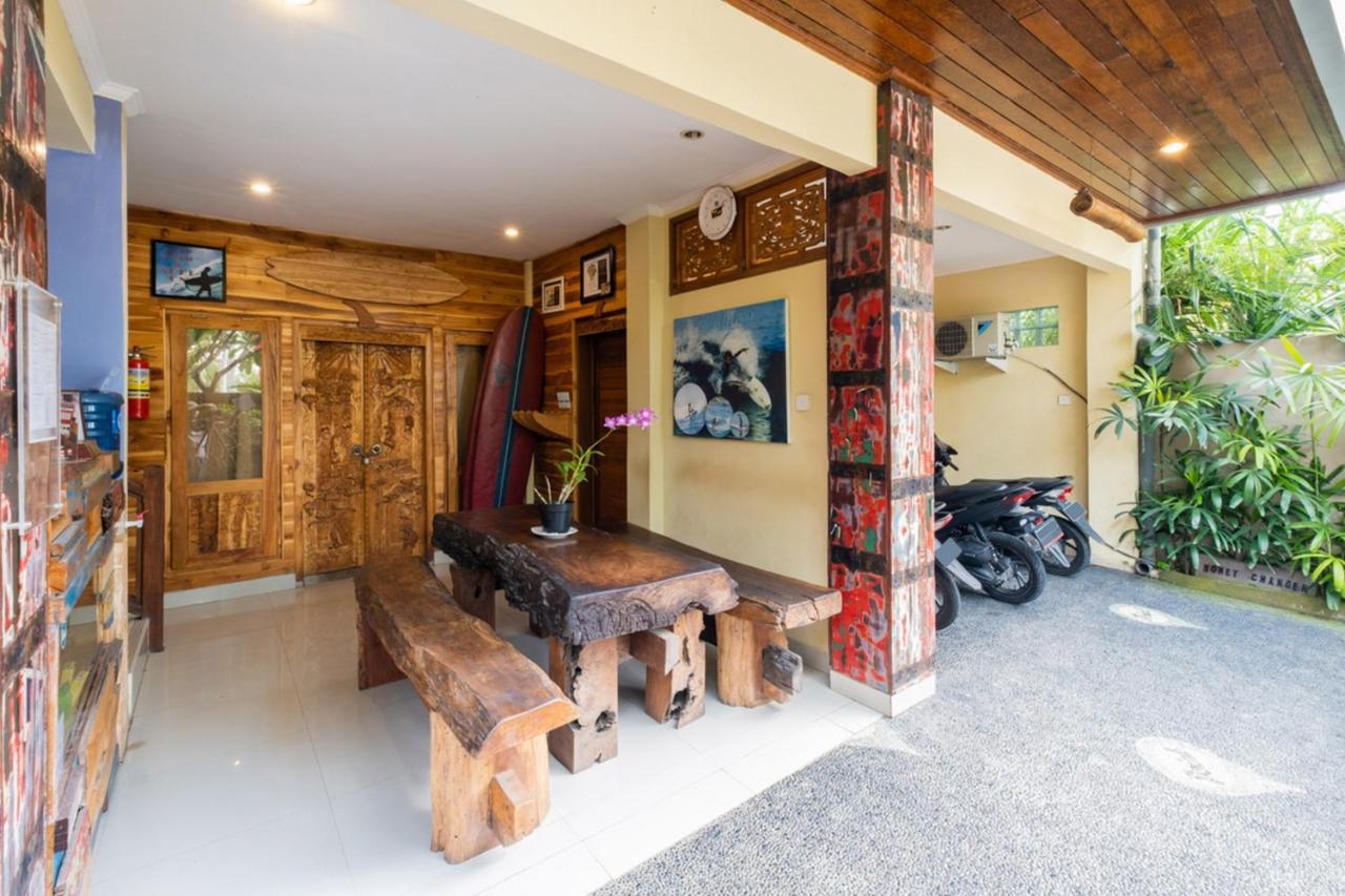 Hotel The Point Surfcamp Bali à Pulukan Extérieur photo