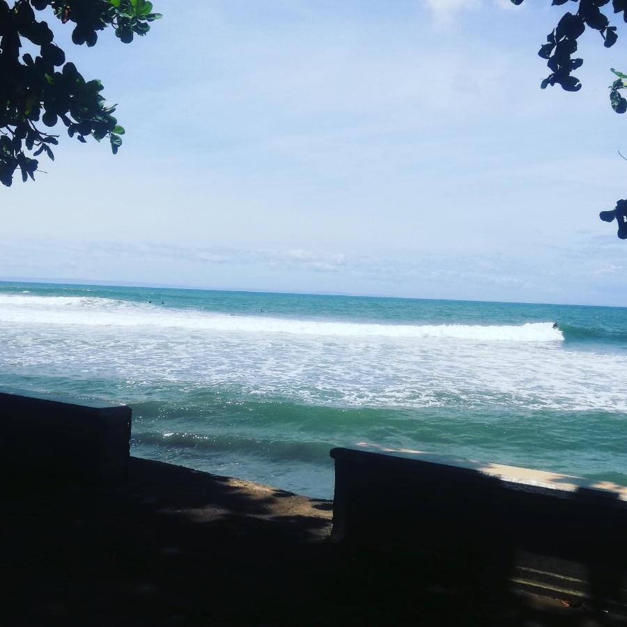 Hotel The Point Surfcamp Bali à Pulukan Extérieur photo